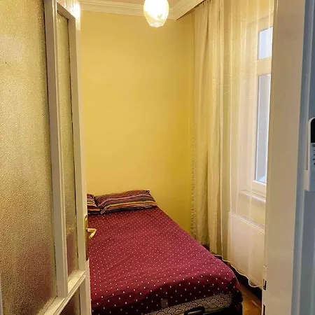 3+1 Sisli Square Central House Апартаменты Стамбул